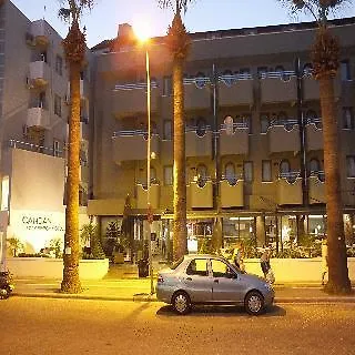 كاندان بيتش فندق 2*