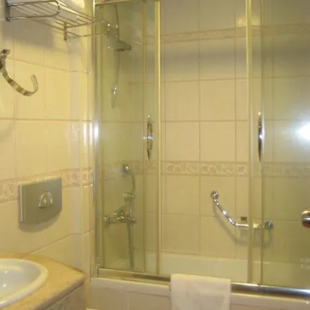 فندق كاندان بيتش